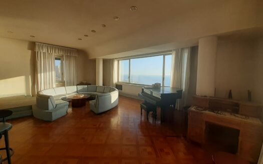Genova, Adiacenze Corso Italia con Terrazzo al piano vista mare
